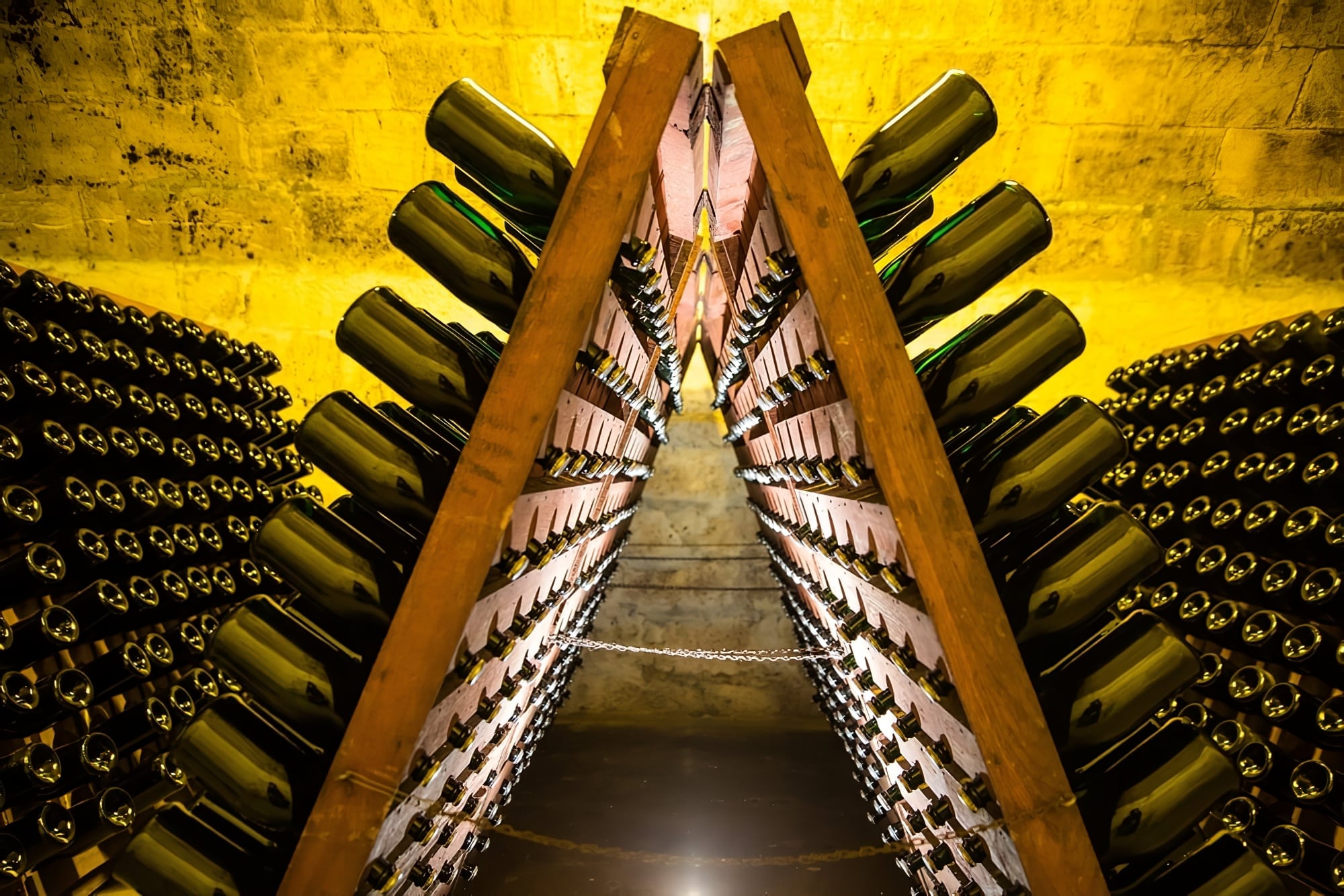 Visiter Reims bouteilles de Champagne retournées