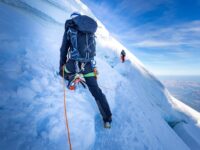 escalade a chamonix alpes dans la glace