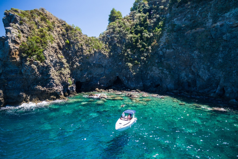 Visiter Ischia : Profitez d'une balade en bateau