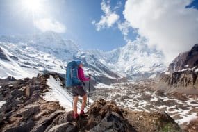 Trekker en route pour le camp de base d'Annapurna, Népal