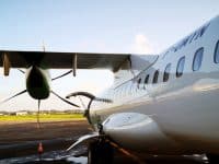 Avion à l'aéroport de Pointe-à-Pire en Guadeloupe