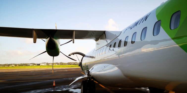 Avion à l'aéroport de Pointe-à-Pire en Guadeloupe