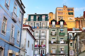 Bâtiments colorés, Alfama, Lisbonne