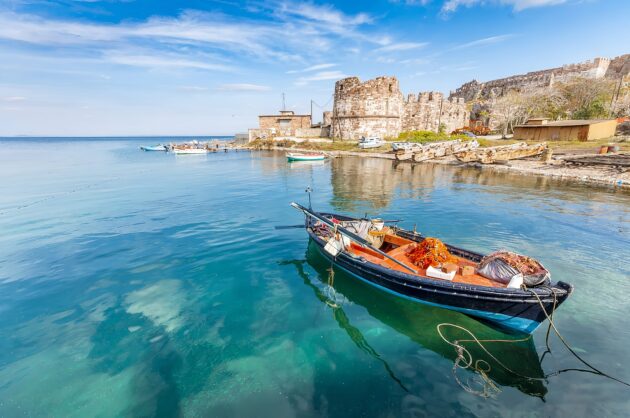 Location de bateau en Grèce : idées d’itinéraires en catamaran ou voilier