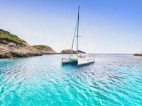 La Corse en bateau : idées d'itinéraires en catamaran ou voilier