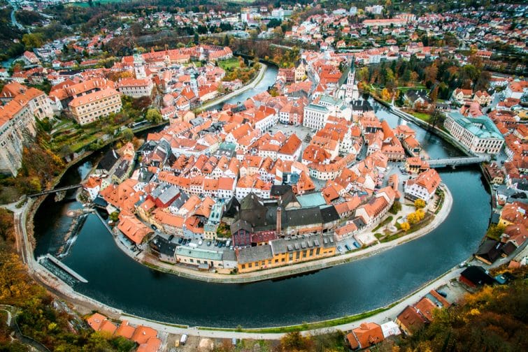 Vue de la vieille ville d'en haut. Vue de dessus. krumlov tchèque.