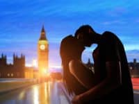 couple s'embrassant londres