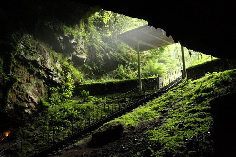 Interno delle grotte di Dunmore, Irlanda