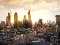 Coucher de soleil sur Londres et le quartier d'affaires