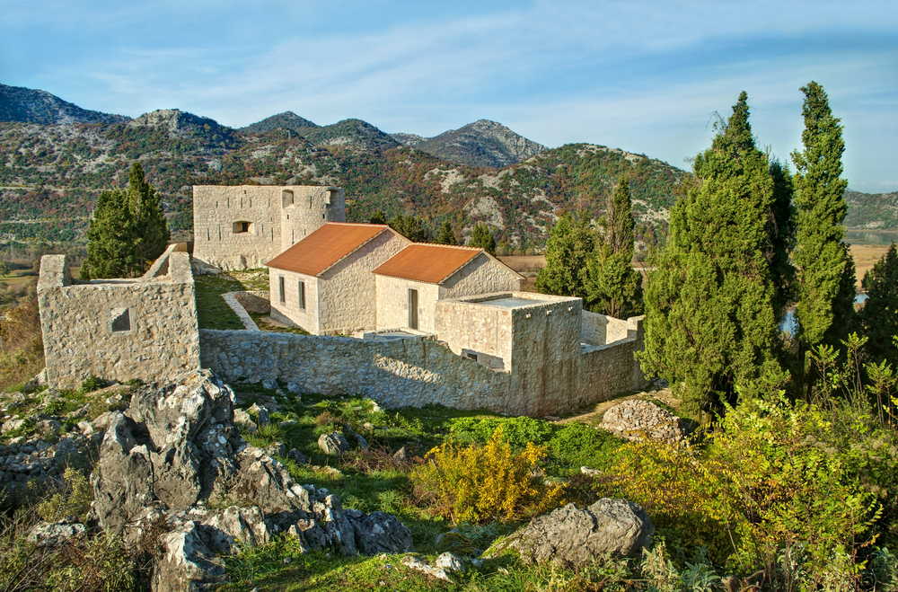 Forteresse de Besac dans les montagnes au-dessus de Virpazar, Monténégro
