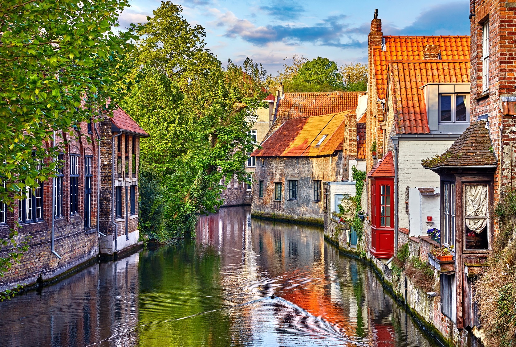 Guide pour visiter Bruges, vue panoramique des canaux et de l'architecture historique