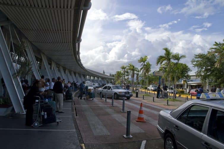 parking aéroport martinique