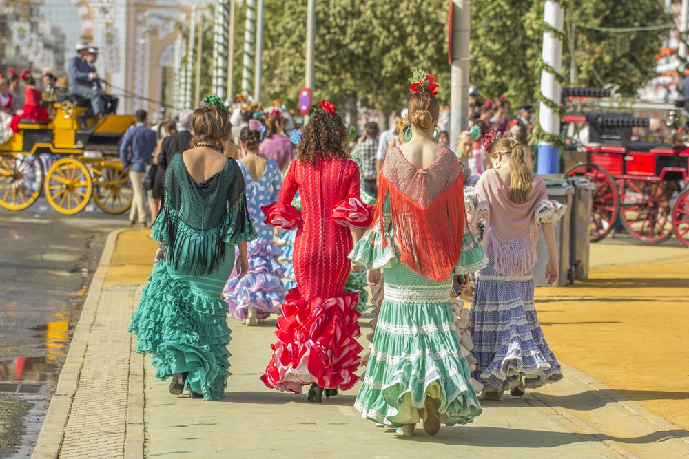 Les Sévillanes, habillées en tenue traditionnelle lors de la Feria d'Abril