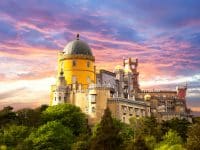 Coucher de soleil au palais national de Pena, Sintra, Portugal