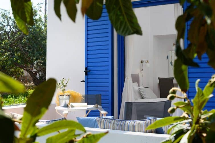 An Eden for Two, Airbnb en Crète