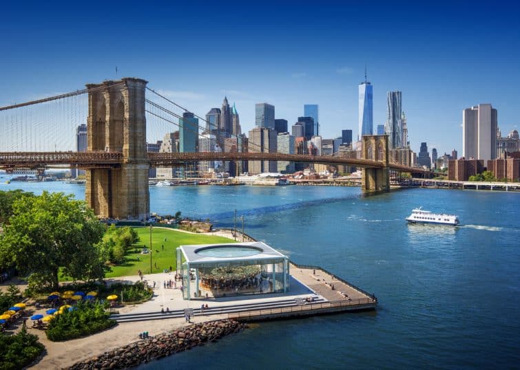 Brooklyn Bridge à New York - vue aérienne