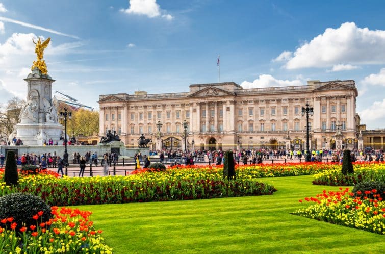 Buckingham Palace et Victoria Memorial au printemps.