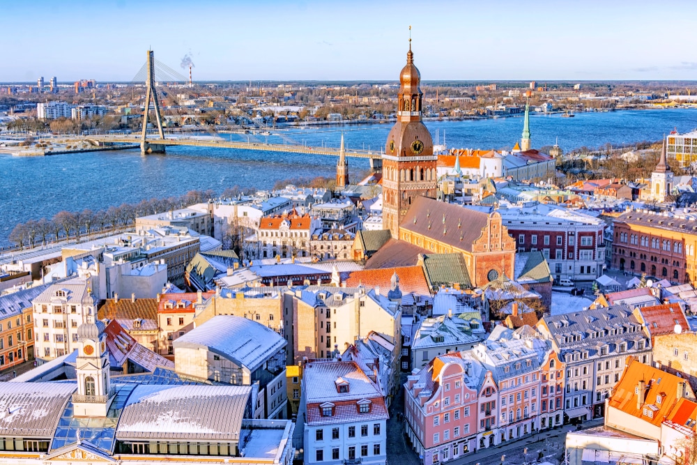 Vue panoramique depuis la cathédrale de Riga, dans la vieille ville de Riga, aux beaux jours d'hiver, Lettonie
