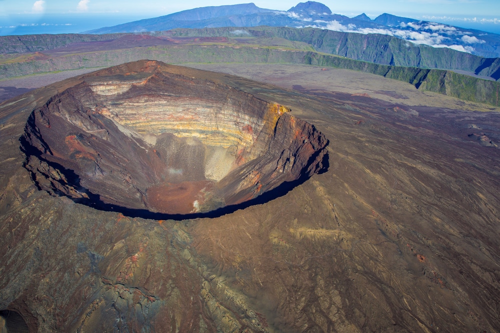 Le cratère du Piton de la Fournaise, l'une des plus belles ascensions de volcans