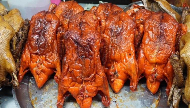 Les fameux canards rôtis du marché de Don Wai