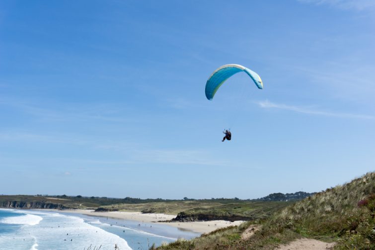 Où faire du saut en parachute en Bretagne