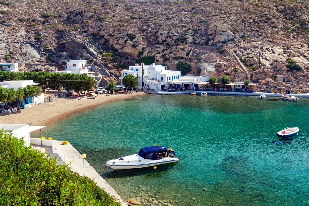 Spiaggia di Herronissos sull'isola di Sifnos, Grecia