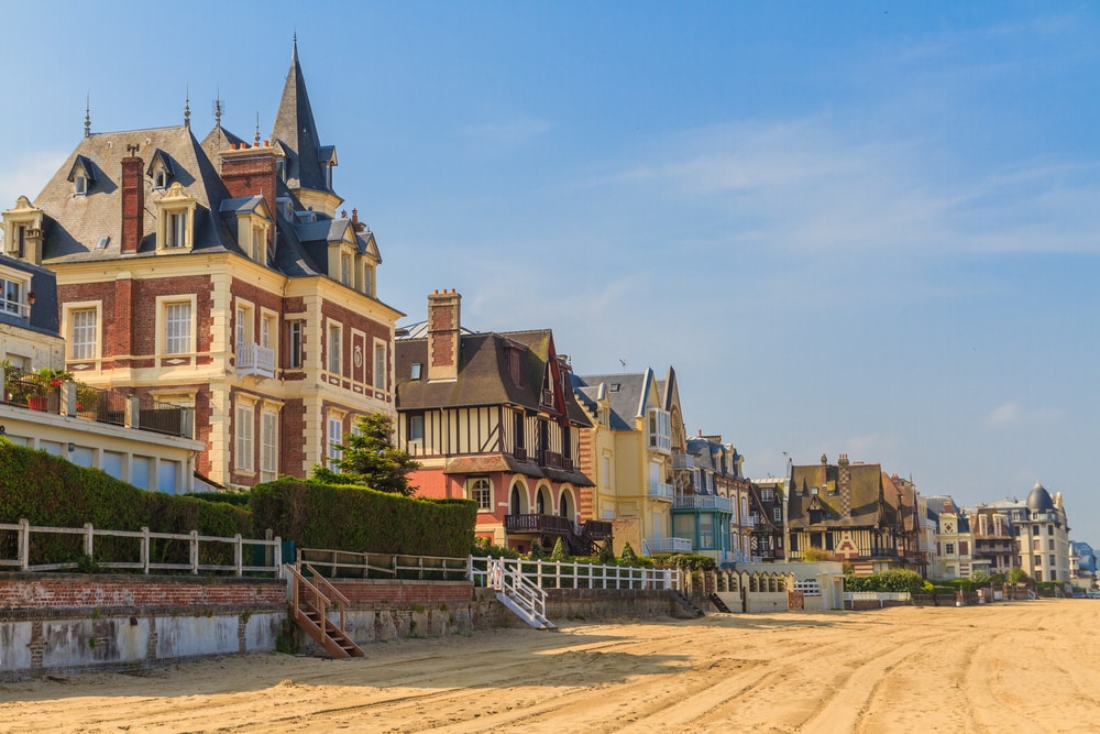 Promenade de la plage de Trouville sur Mer, Normandie, France