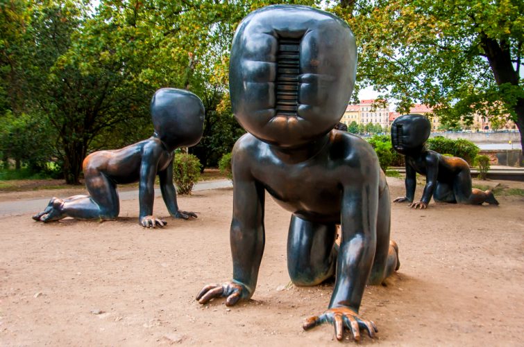 Les étranges statues de parc Kampa