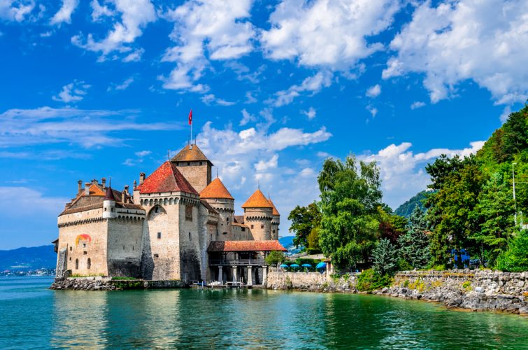 MONTREUX, SUISSE - 18 AOÛT 2011 - Le château de Chillon, l’un des plus visités de Suisse, attire plus de 300 000 visiteurs chaque année.