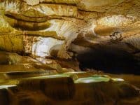 Spéléologie en Ardèche : la grotte de Saint-Marcel et ses bassins