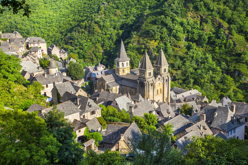 Village médiéval de Conques et abbaye Saint-Foy, France