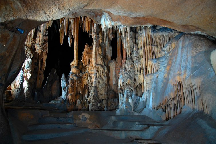 Visiter le Pays Basque français : Grottes d'Isturitz et d'Oxocelhaya