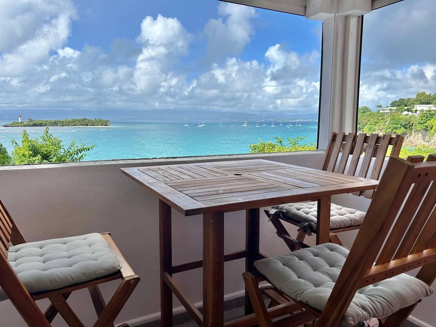 T2 splendide vue mer, piscine et refait à neuf