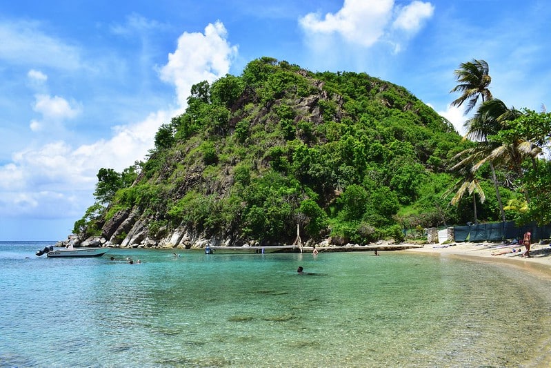 Plage et montagne du Pain de sucre, Ile des Saintes