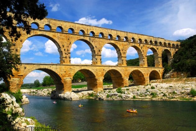 Canoë-kayak sous le pont du gard