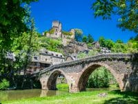 Visiter Belcastel en Aveyron : que faire et que voir dans l'un des plus beaux villages de France ?