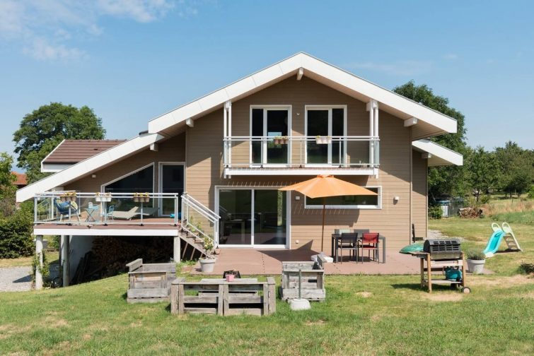 Maison en bois spacieuse entre lac et montagnes - Airbnb Évian