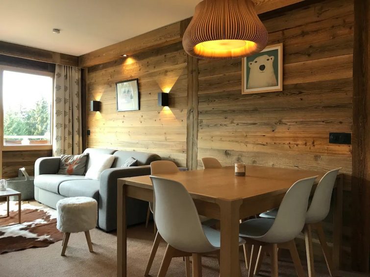 Vaste appartement avec vue sur les montagnes