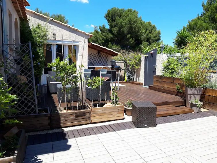Studio+terrasse 50m de la mer et dans la pinède