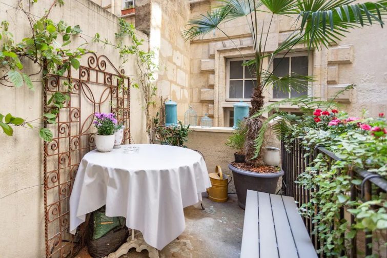 Appartement chic et raffiné avec terrasse au cœur de Bordeaux