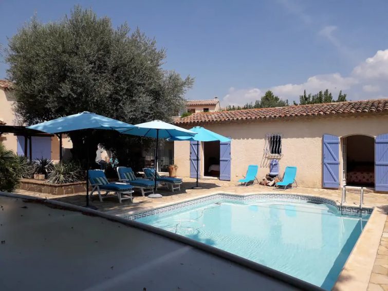 Logement indépendant avec terrasse et piscine