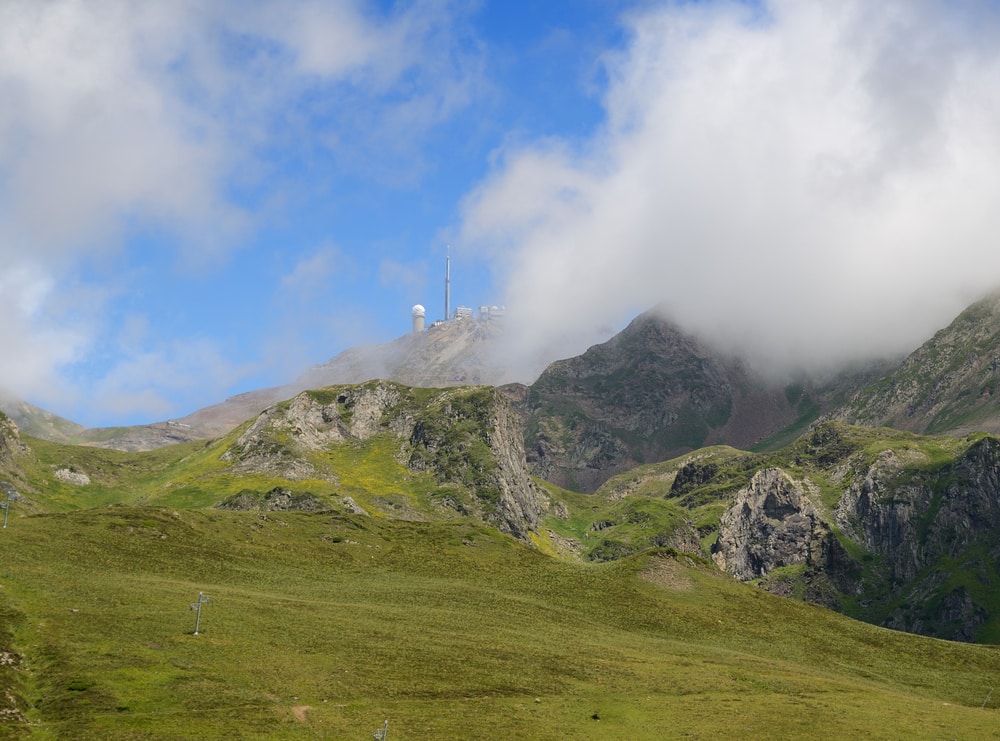 Le Pic du Midi, qui se dévoile durant la montée du Tourmalet