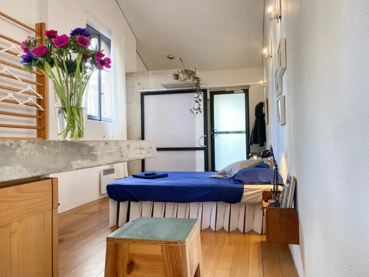 Bright atelier studio, city-centre with parking