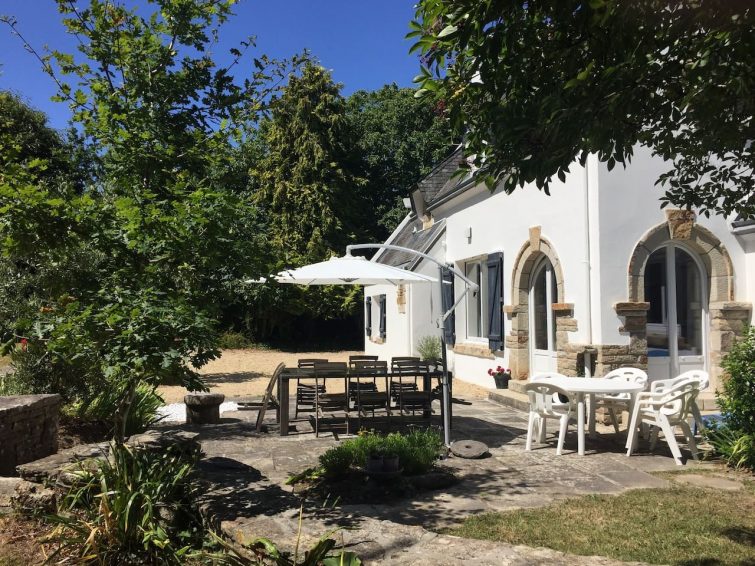 Proche des plages, Maison dans grand jardin