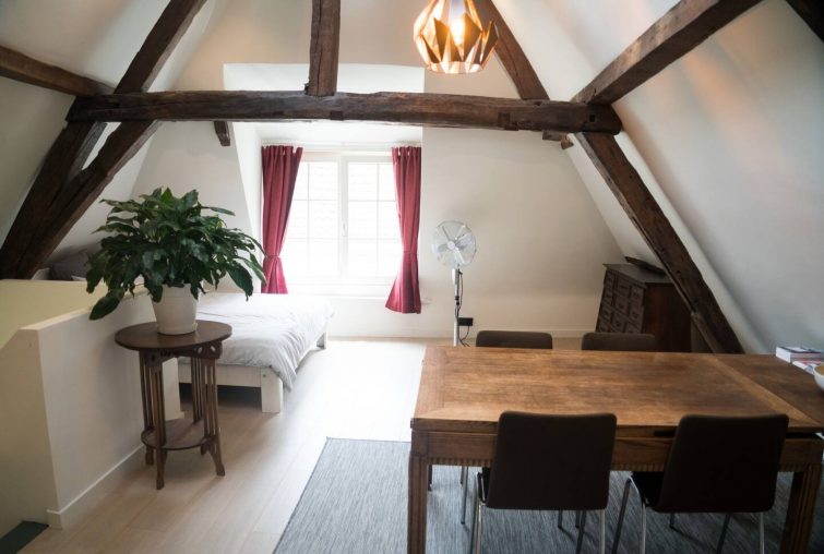 Your own 18th century attic in the center of Ghent