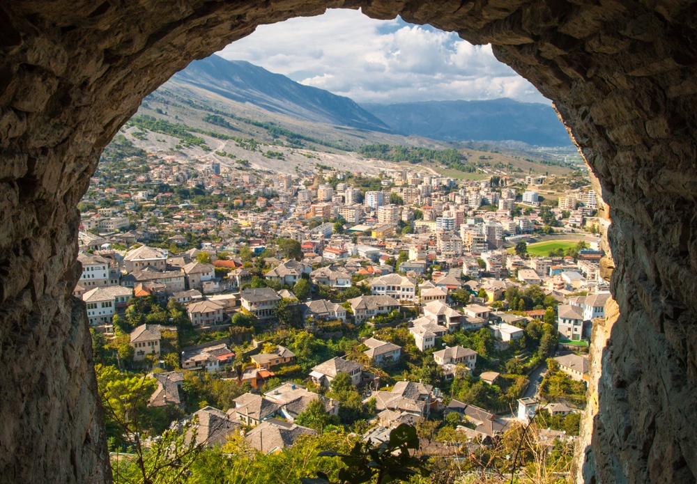 Vue de Gjirokastër depuis le château