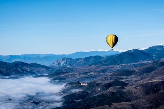 montgolfière week-end insolite en amoureux dans les Pyrénées