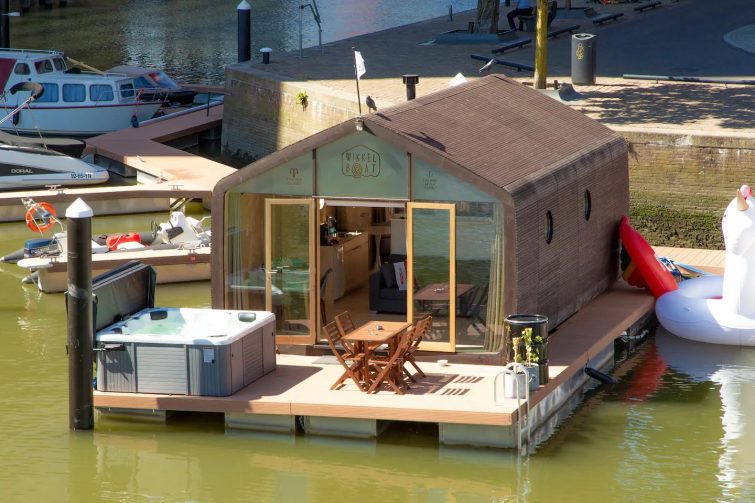 Wikkelboat Nr. 2-free jacuzzi & e-bikes in centre