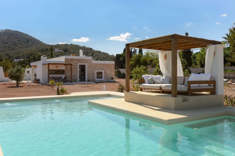 Casa ristrutturata con piscina a Ibiza