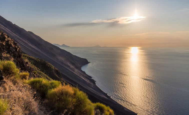 Visiter Le Stromboli : Faire L’ascension Du Volcan Des îles Éoliennes